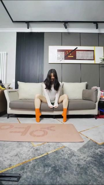 Yoga Leg Split Reveals True Leg Length